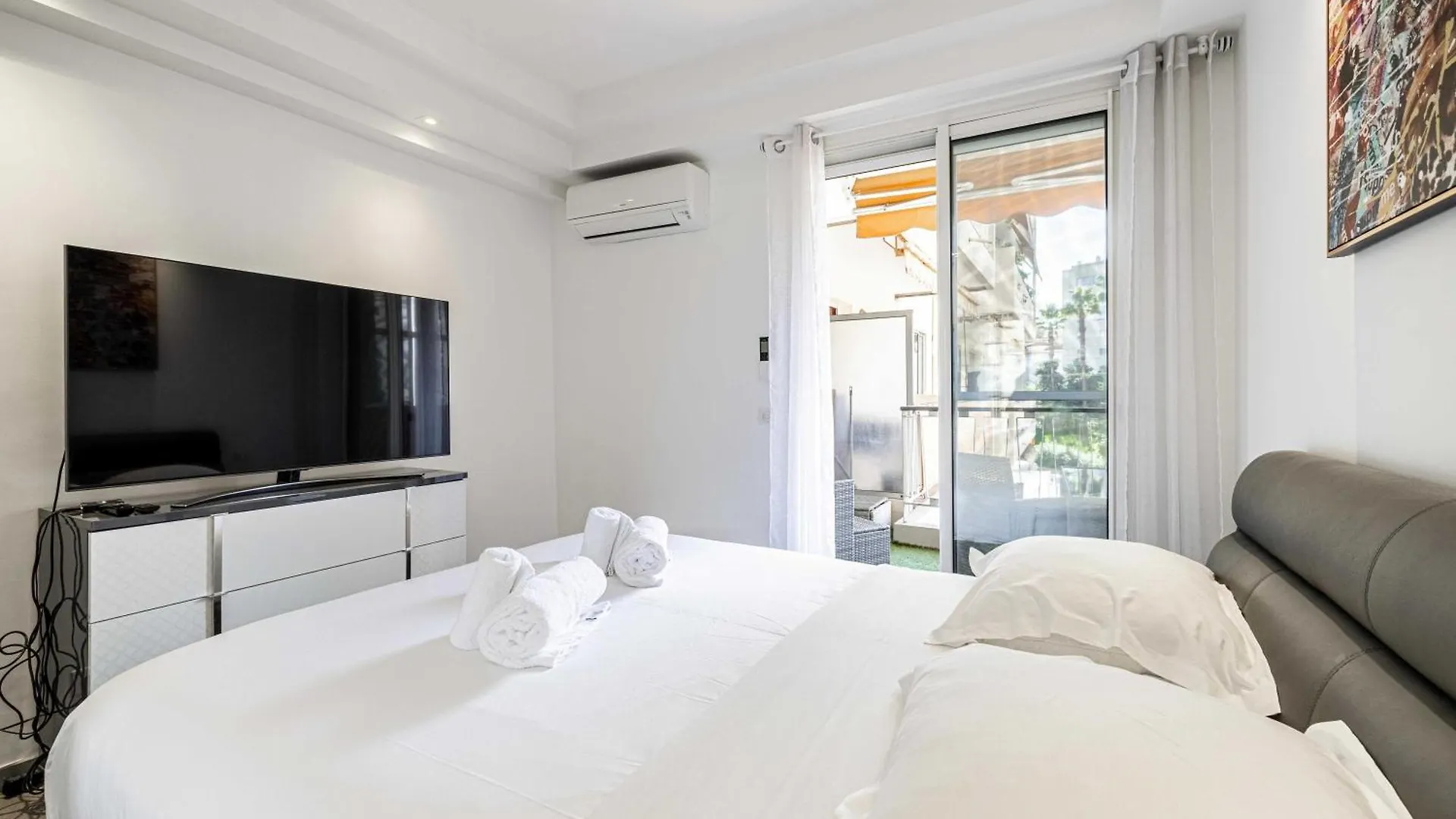 Modern 1 Bedrm Apt With Balcony - Cannes-Croisette Apartment Cannes